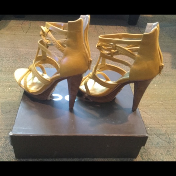 BEBE “Rosario” stacked heels in yellow - Picture 5 of 6